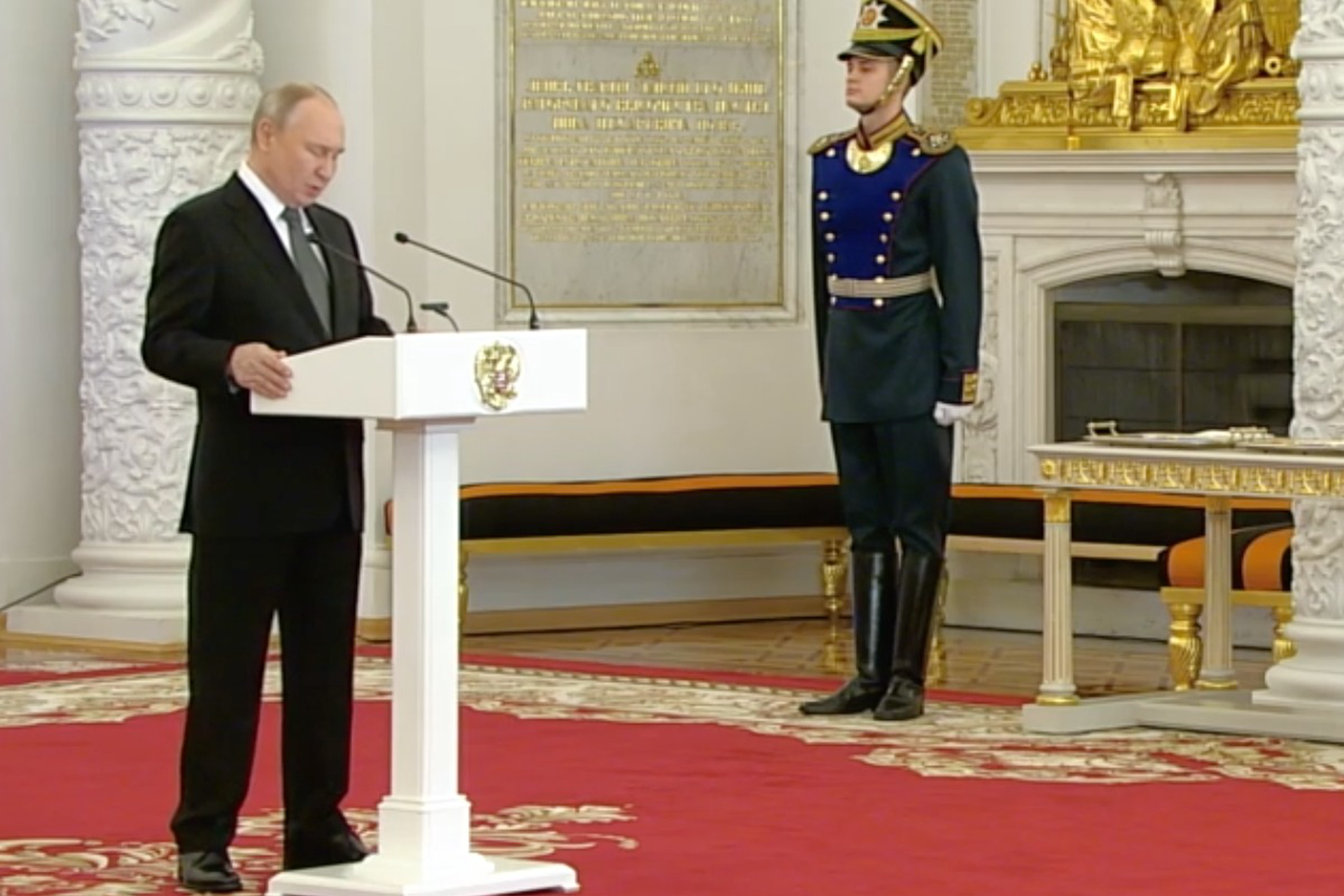 Путин проводит вручение медалей «Золотая Звезда» Героям России в Георгиевском зале Кремля
