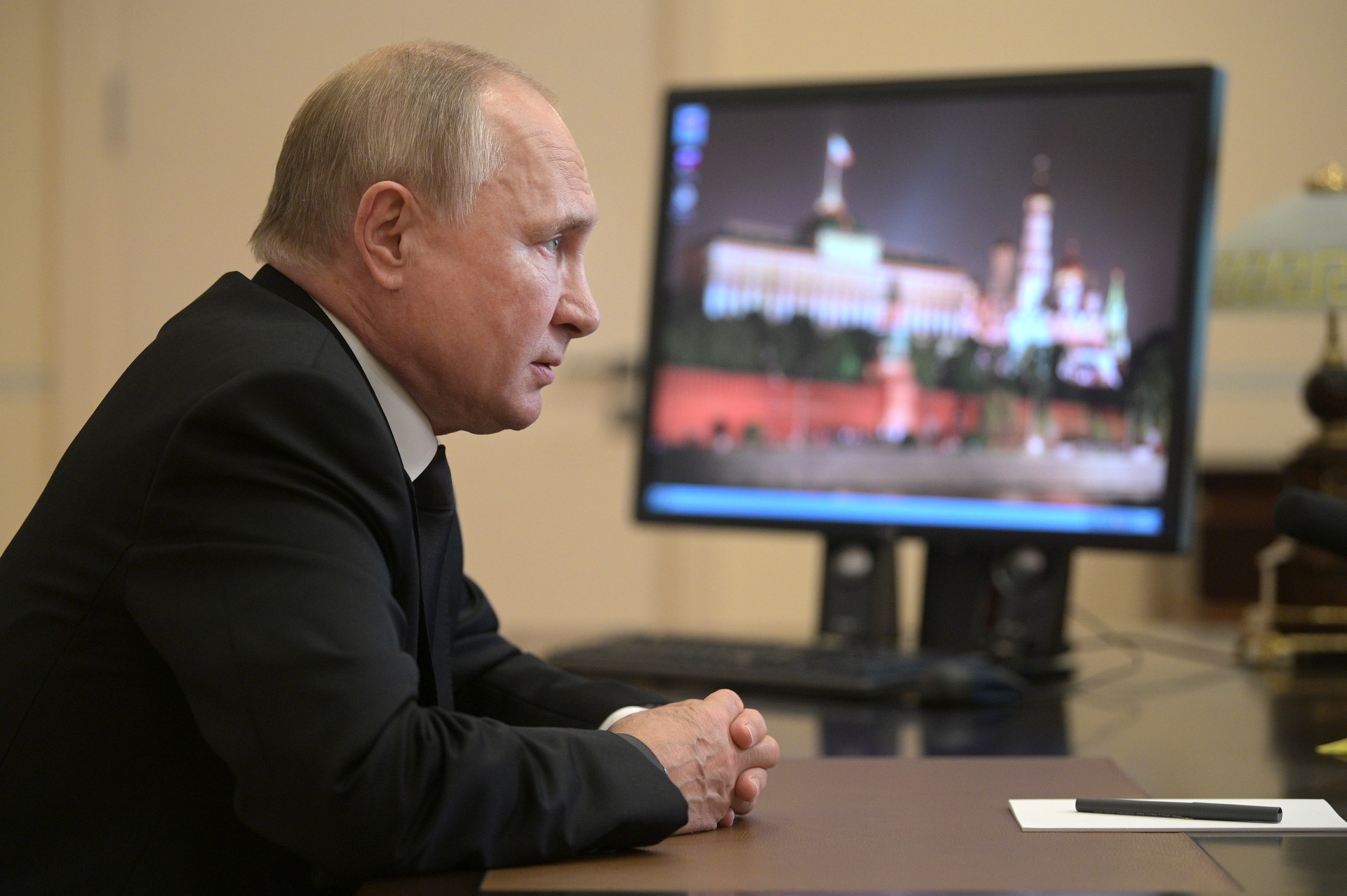 Пустили «дезу»: как западные СМИ готовятся к президентским выборам в России