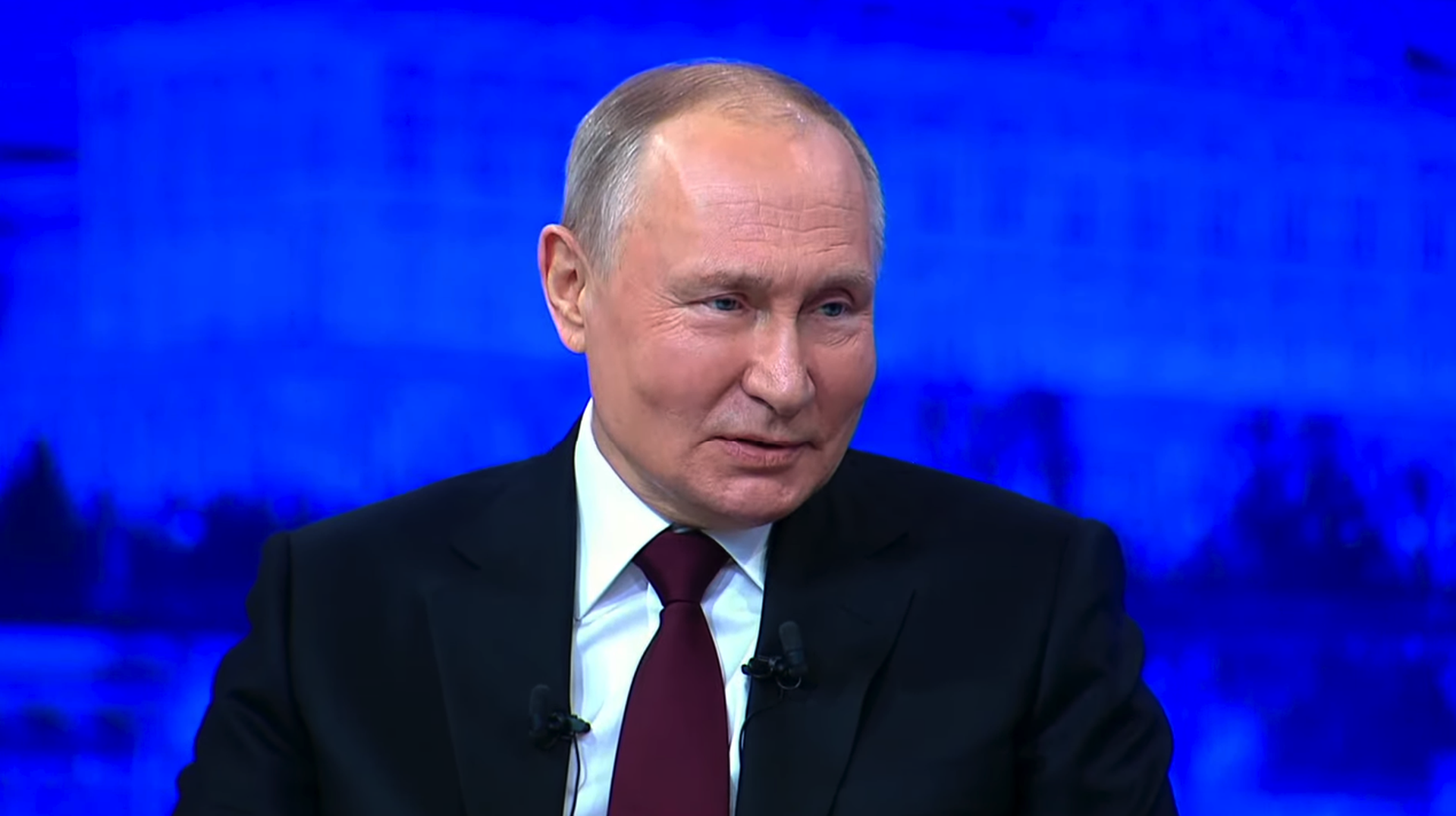 Путин заявил, что переживать стресс ему помогает чувство долга