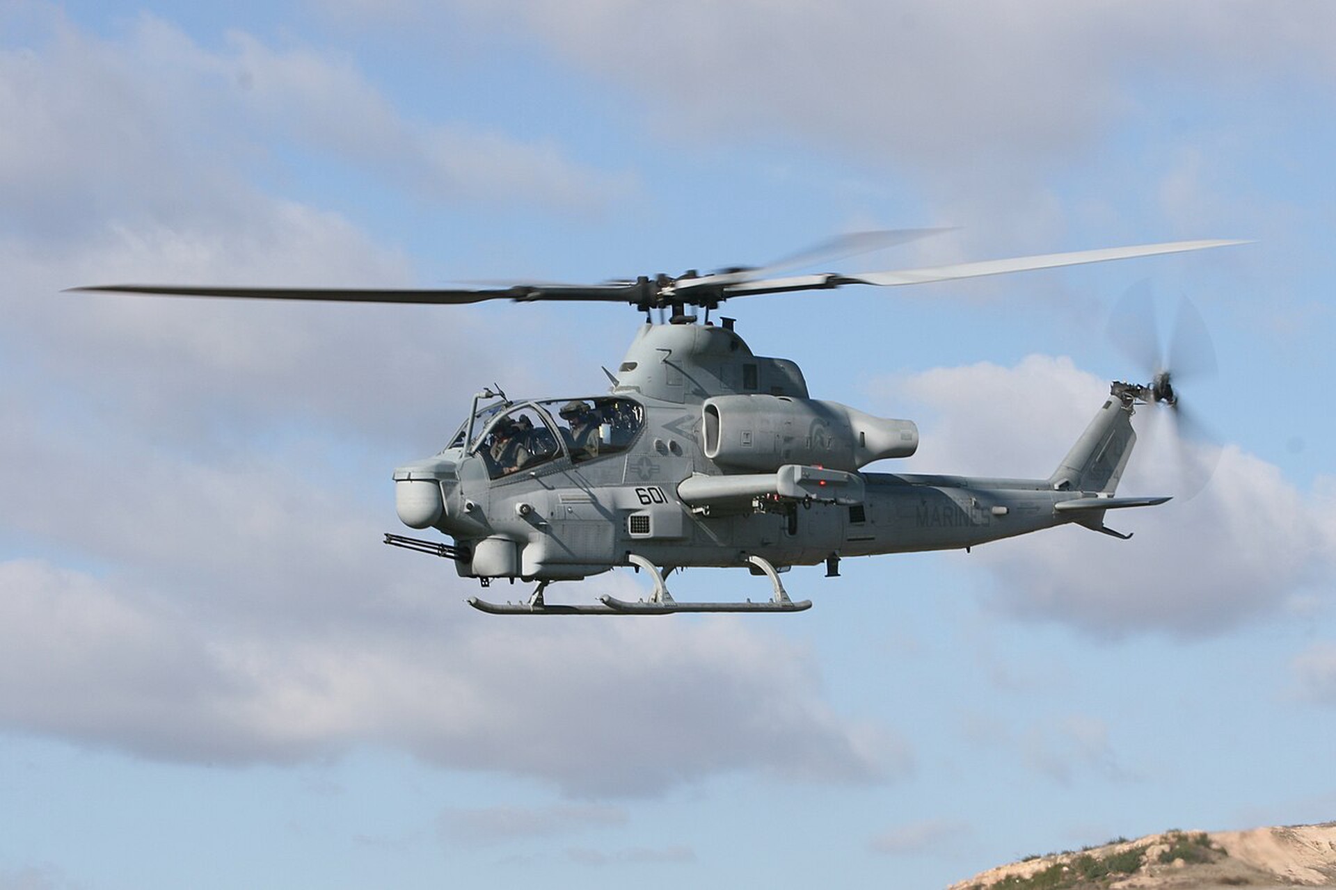 СМИ: Украина долго просила у США снятые с вооружения вертолеты АН-1Z Viper