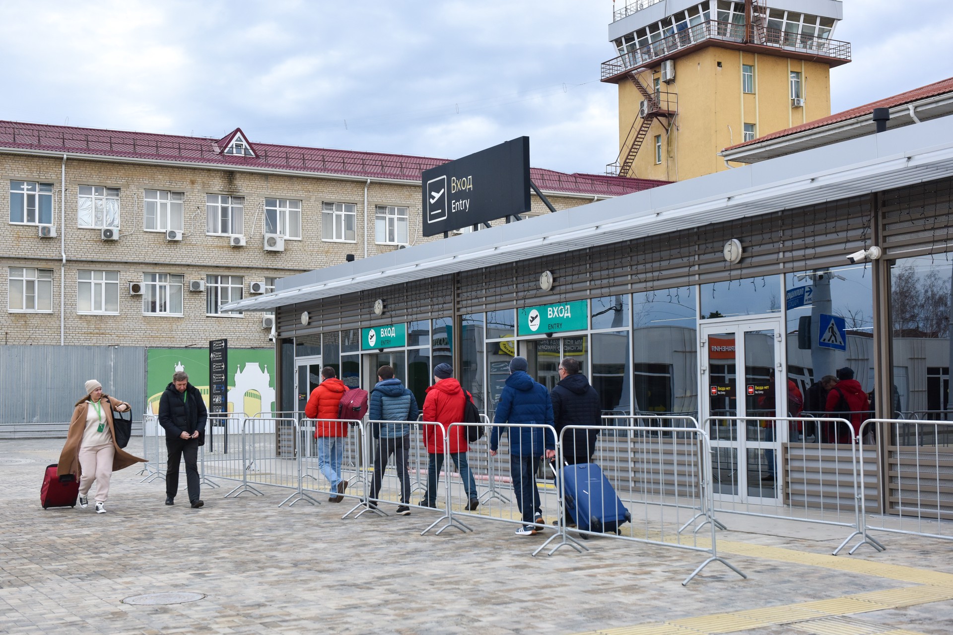 «Известия»: открывать аэропорт Краснодара не будут