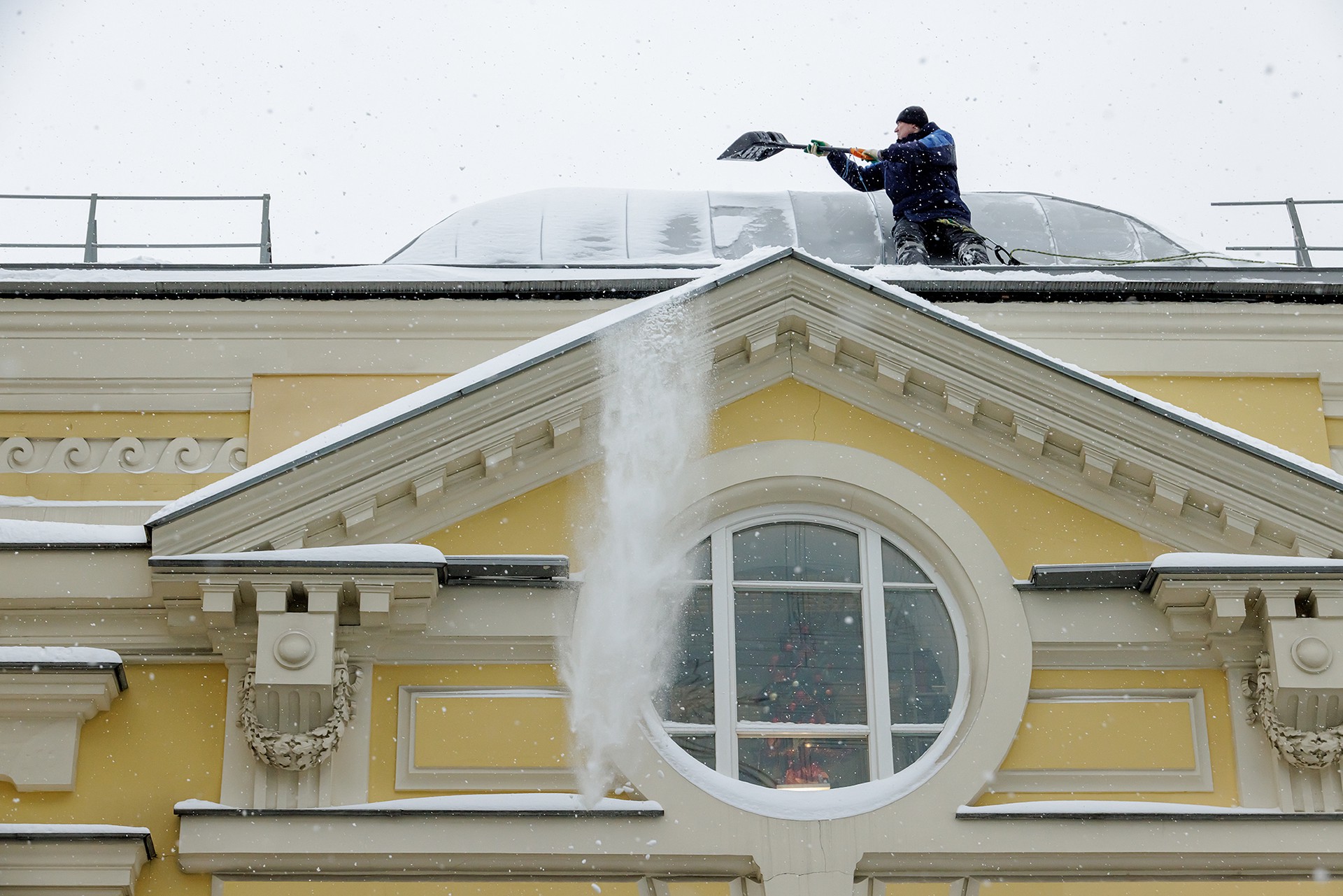 В Госдуме призвали проверить сферу ЖКХ после гибели людей из-за сосулек