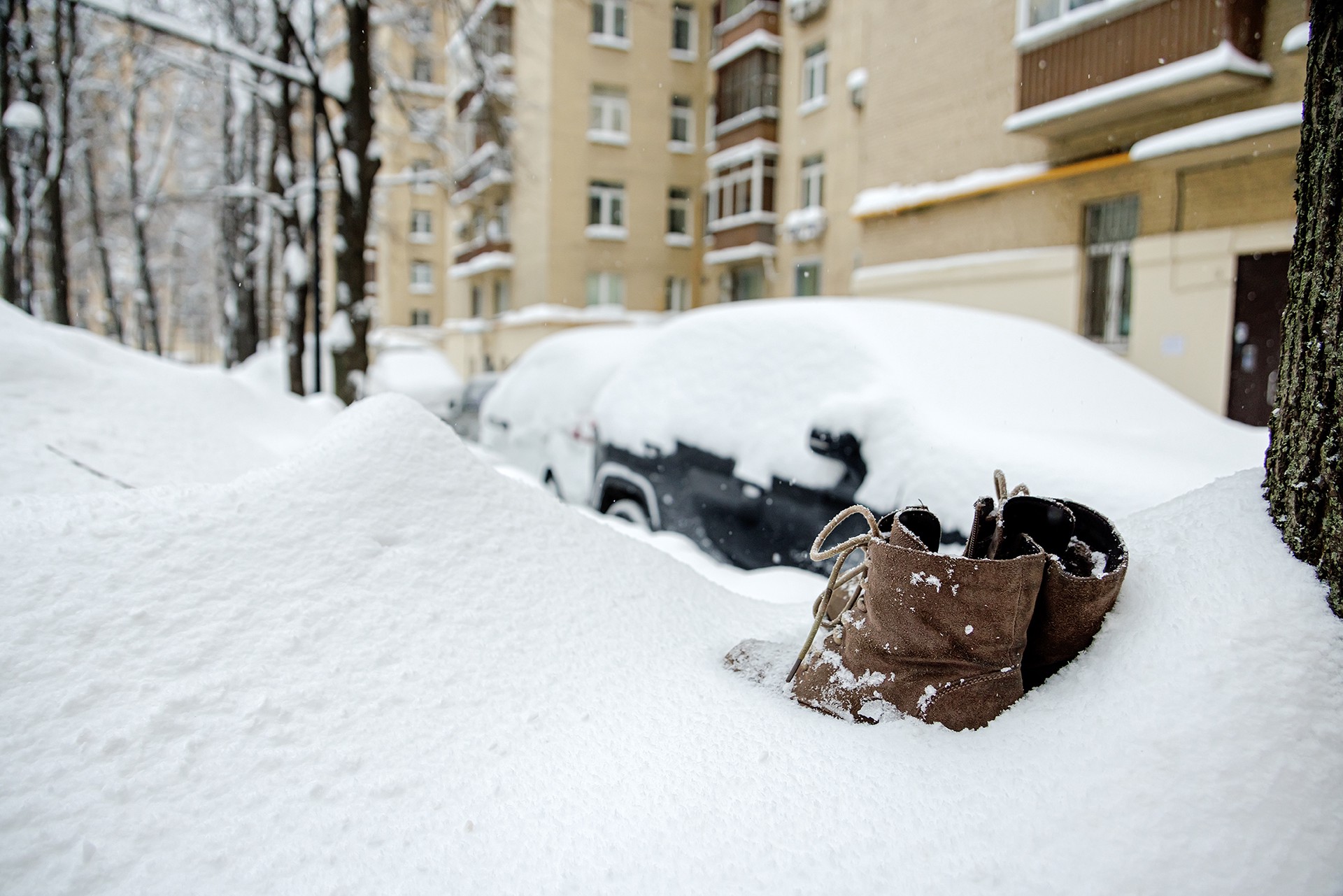 Камчатские медики несли пациента на руках более километра сквозь шторм