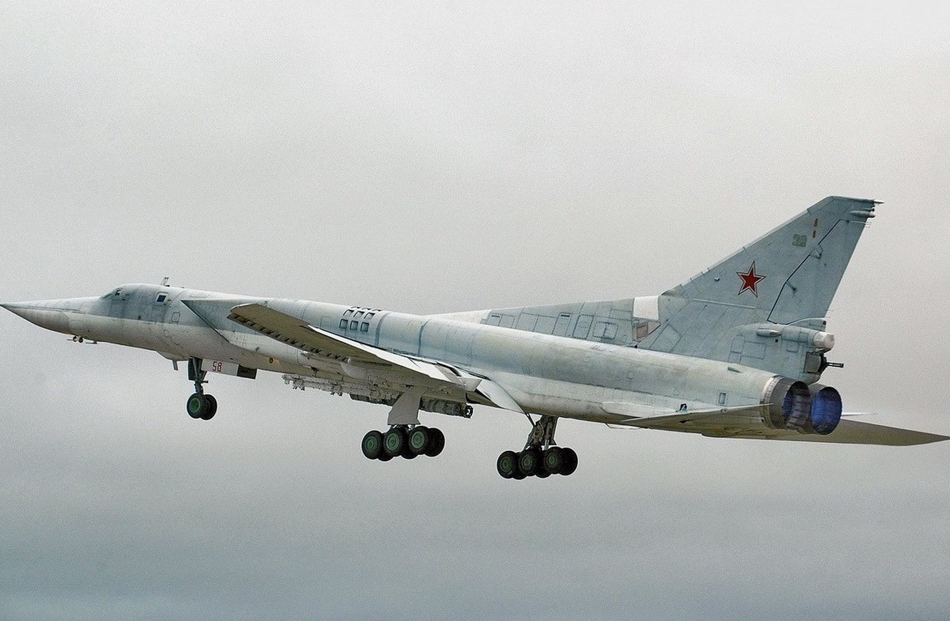Минобороны: На Ставрополье разбился бомбардировщик Ту-22М3 без боекомплекта
