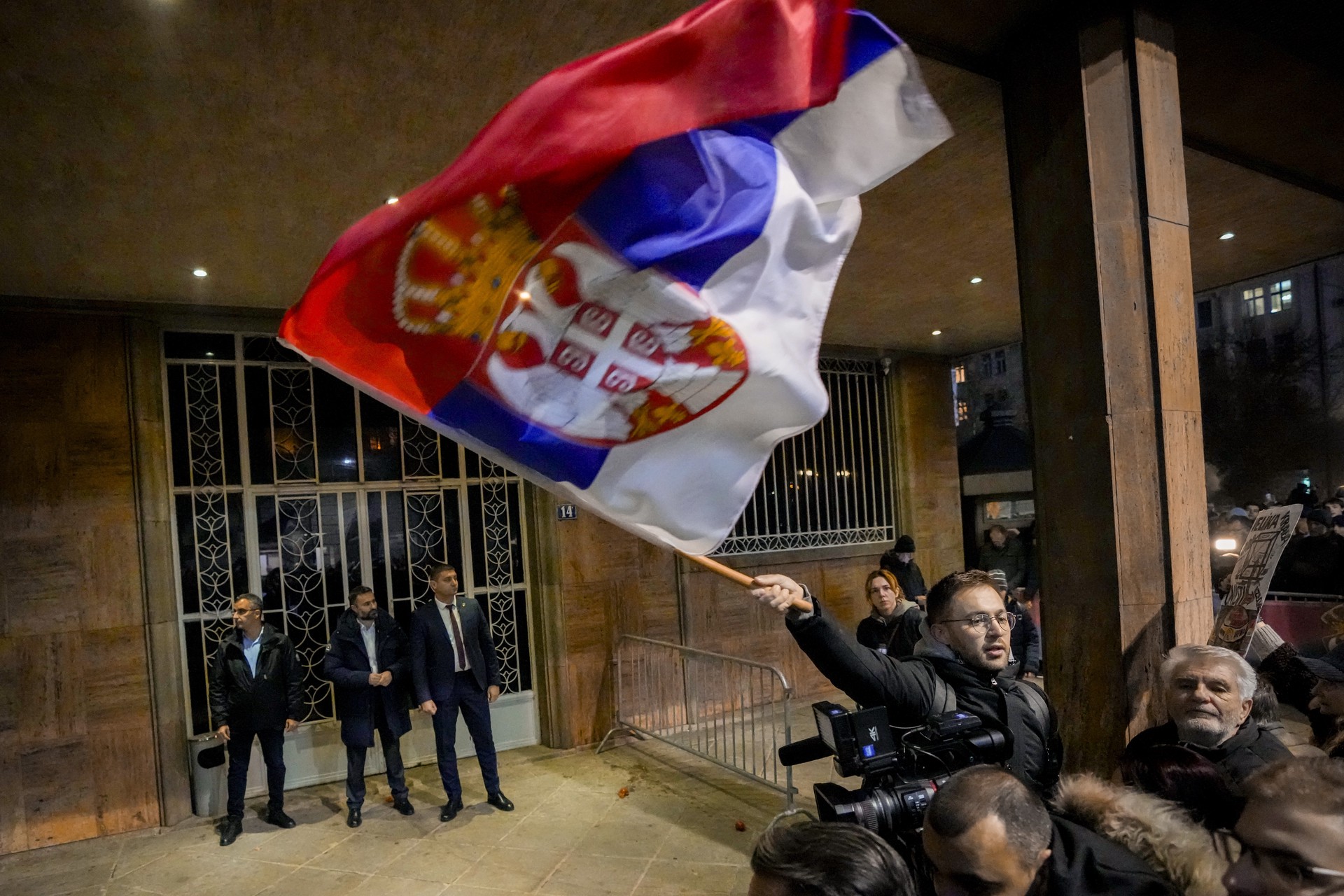 Ультиматум улицы: что Запад хочет сказать президенту Сербии через протесты в Белграде