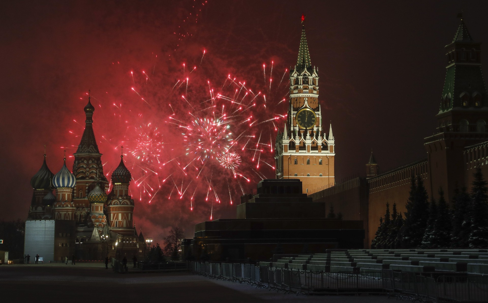 В новогоднюю ночь температура в Москве составит минус два градуса