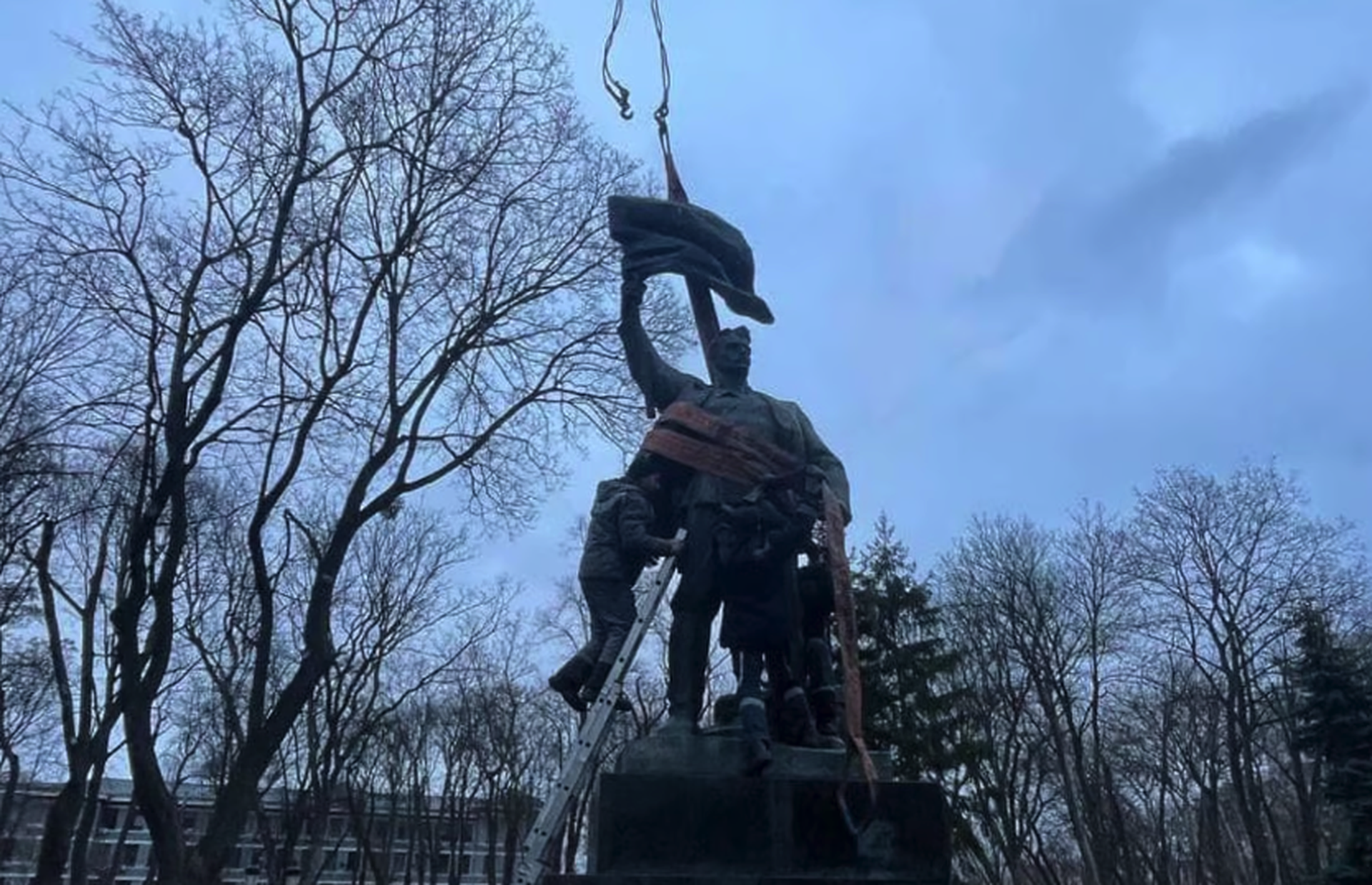 Монумент участникам Январского восстания 1918 года демонтировали в Киеве