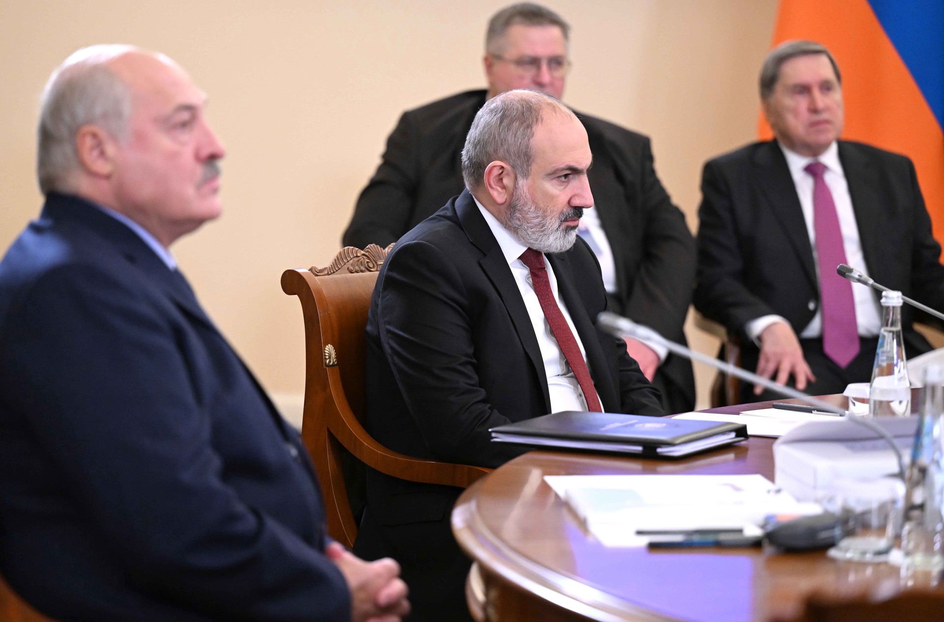 Пашинян заявил, что не посетит Белоруссию, пока там будет Лукашенко