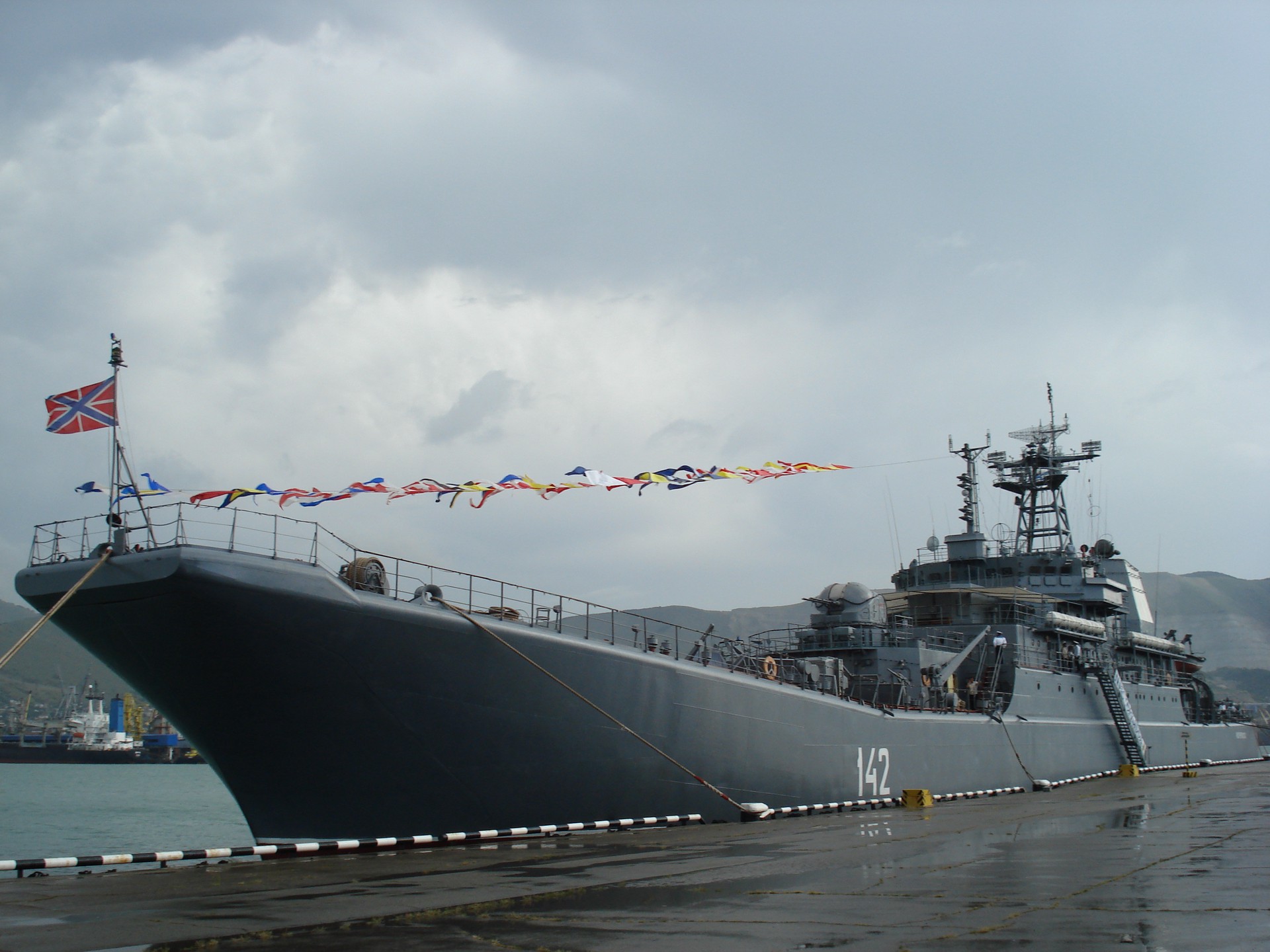 МО РФ: Корабль «Новочеркасск» пострадал в Феодосии при отражении атаки ВСУ