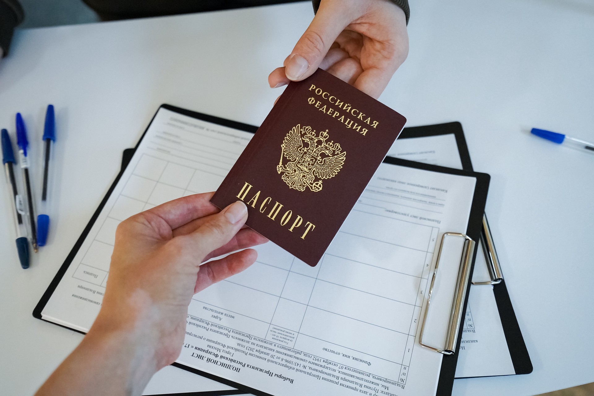 Эксперт: Россия может принять несколько тысяч депортированных из зарубежных стран соотечественников
