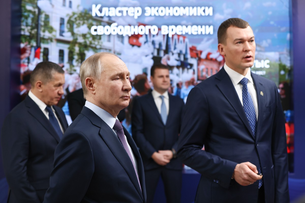Путин иронично похвалил губернатора Хабаровского края за меры по удержанию цен на яйца