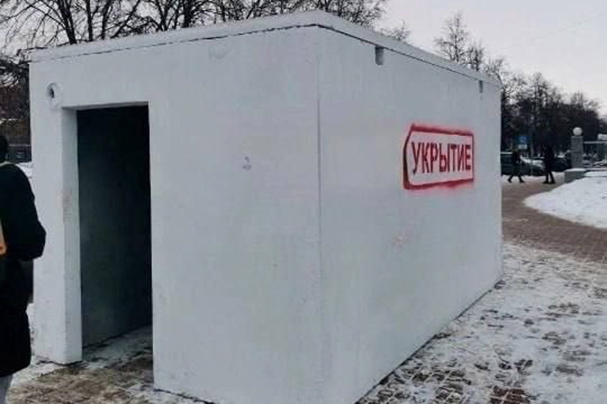 В центре Белгорода установили модульную конструкцию для защиты от обстрелов 