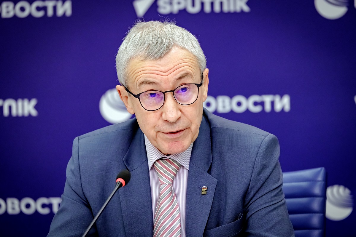 Сенатор Климов: Россия не нуждается в членстве в G7 в рамках диалога с США