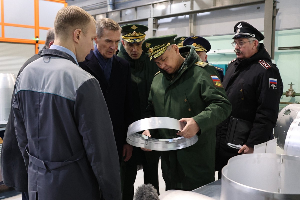 Шойгу заявил о своевременном поступлении техники и средств поражения в зону СВО
