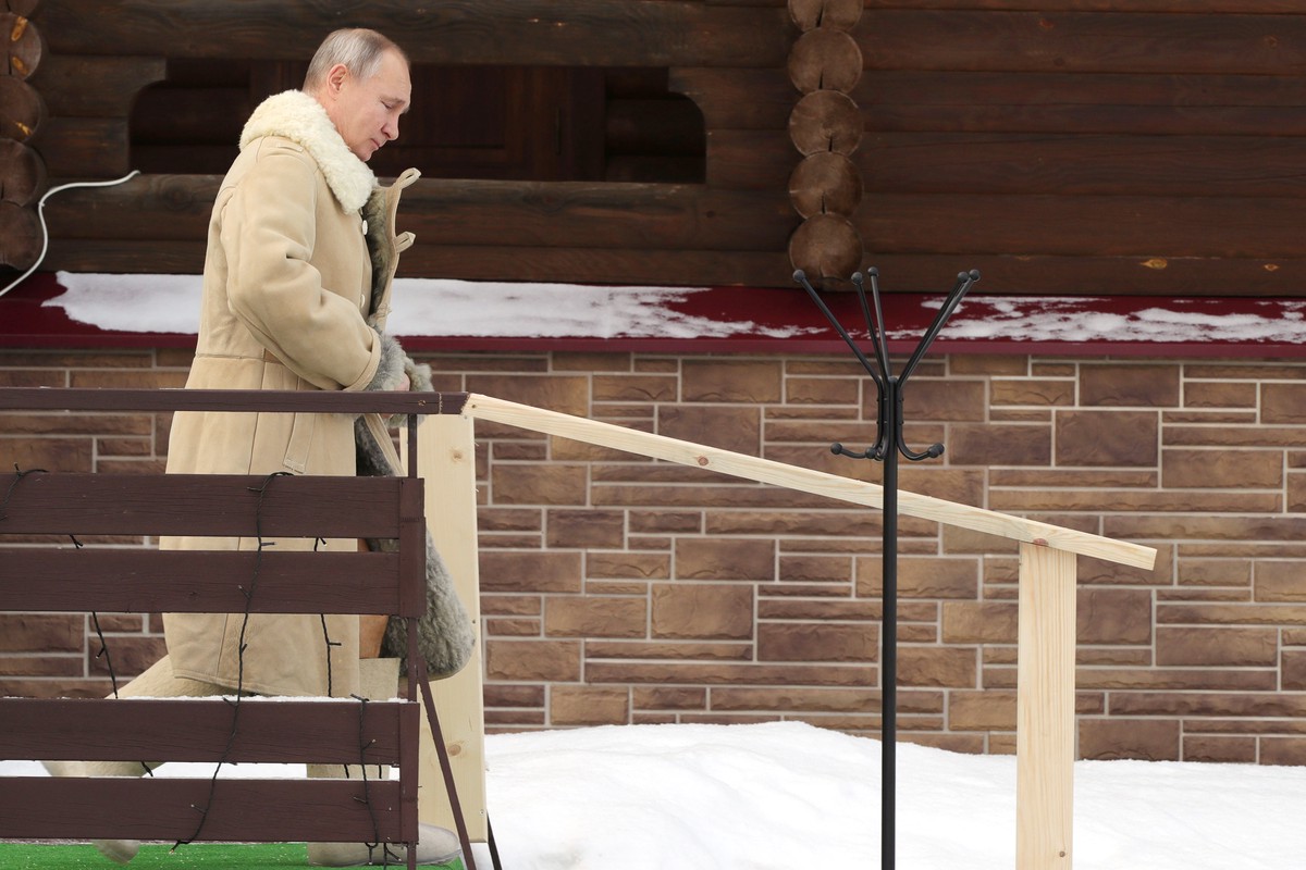 В Кремле рассказали, что Владимир Путин принял участие в купаниях на Крещение