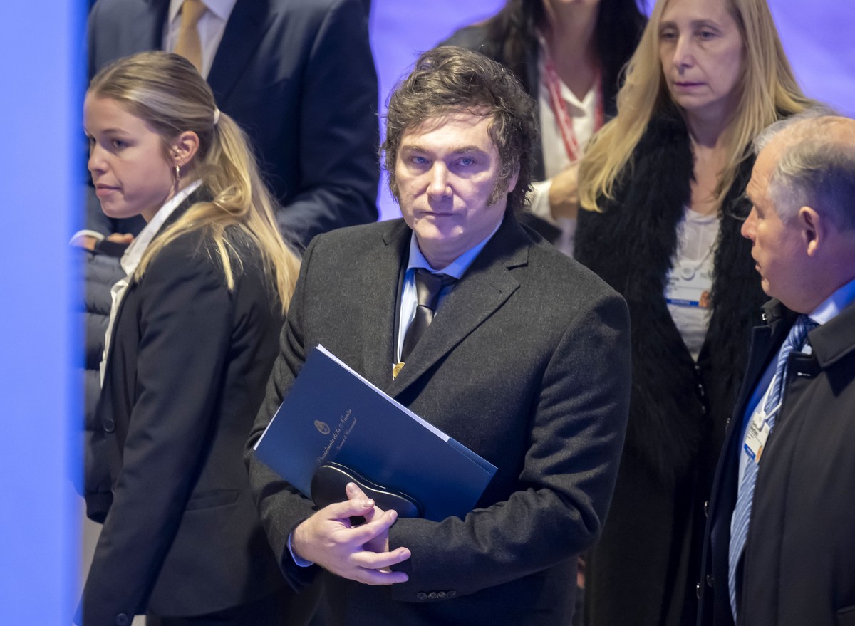 Президент Аргентины подготовил более 300 «шоковых» реформ на фоне инфляции