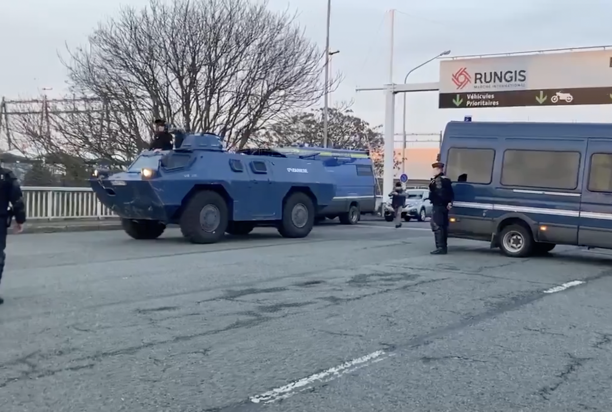 В Париже стянули бронетехнику в ожидании протеста фермеров