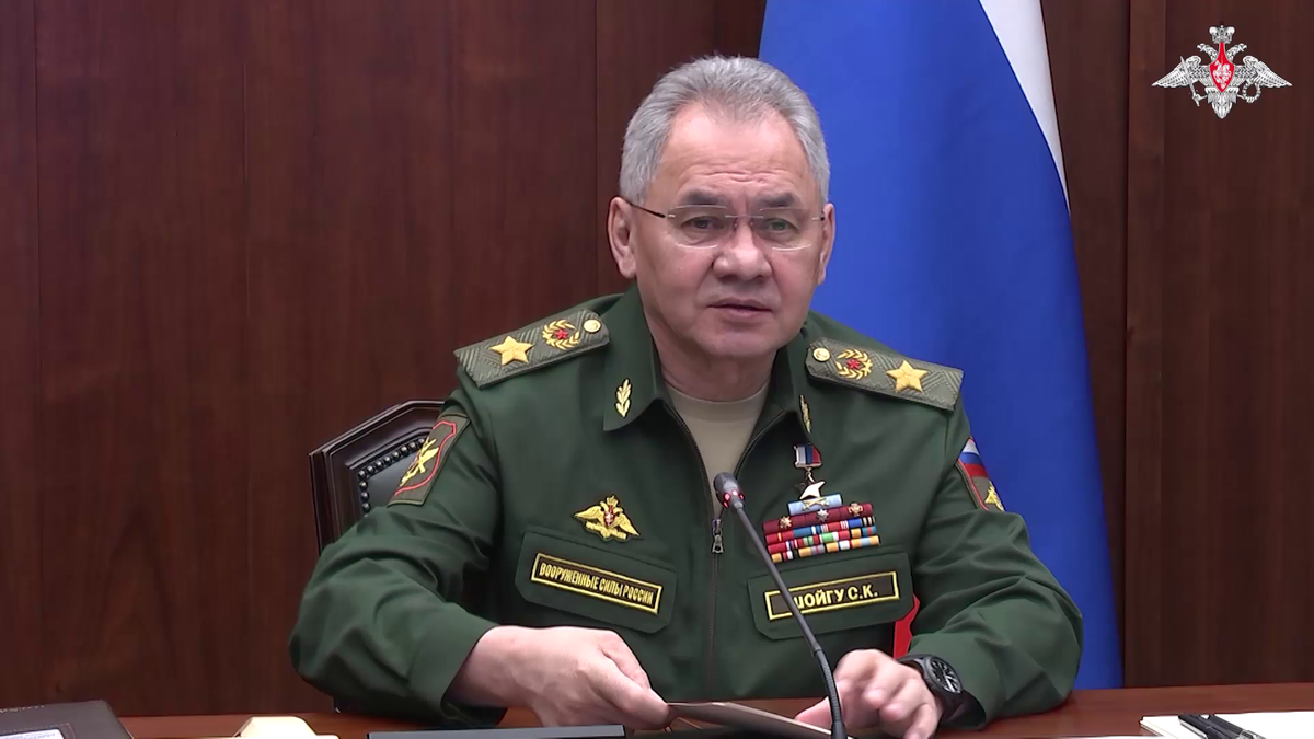 Шойгу провёл совещание в штабе Объединённой группировки войск