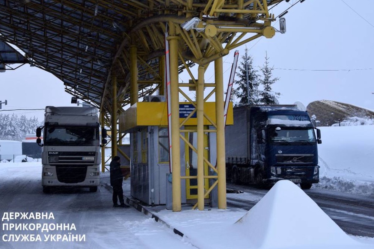 Политолог объяснил, почему Еврокомиссия заставляет страны ЕС продлить ввоз украинских товаров 