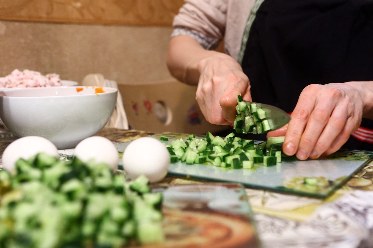 От селедки под шубой до оливье: как советские салаты завоевали новогодний стол