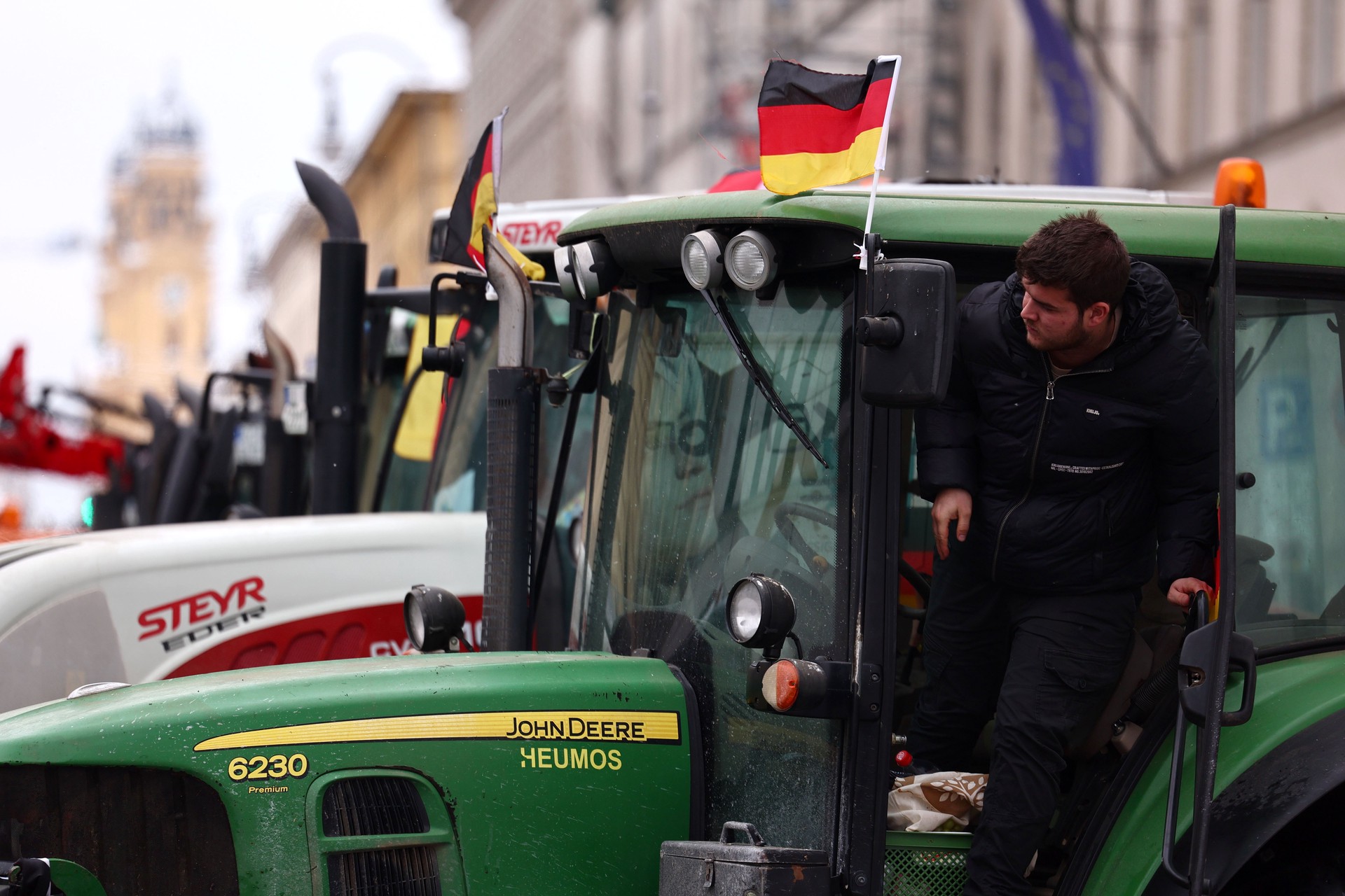 Мусорка протеста: выльется ли марш недовольных немецких фермеров в нечто большее