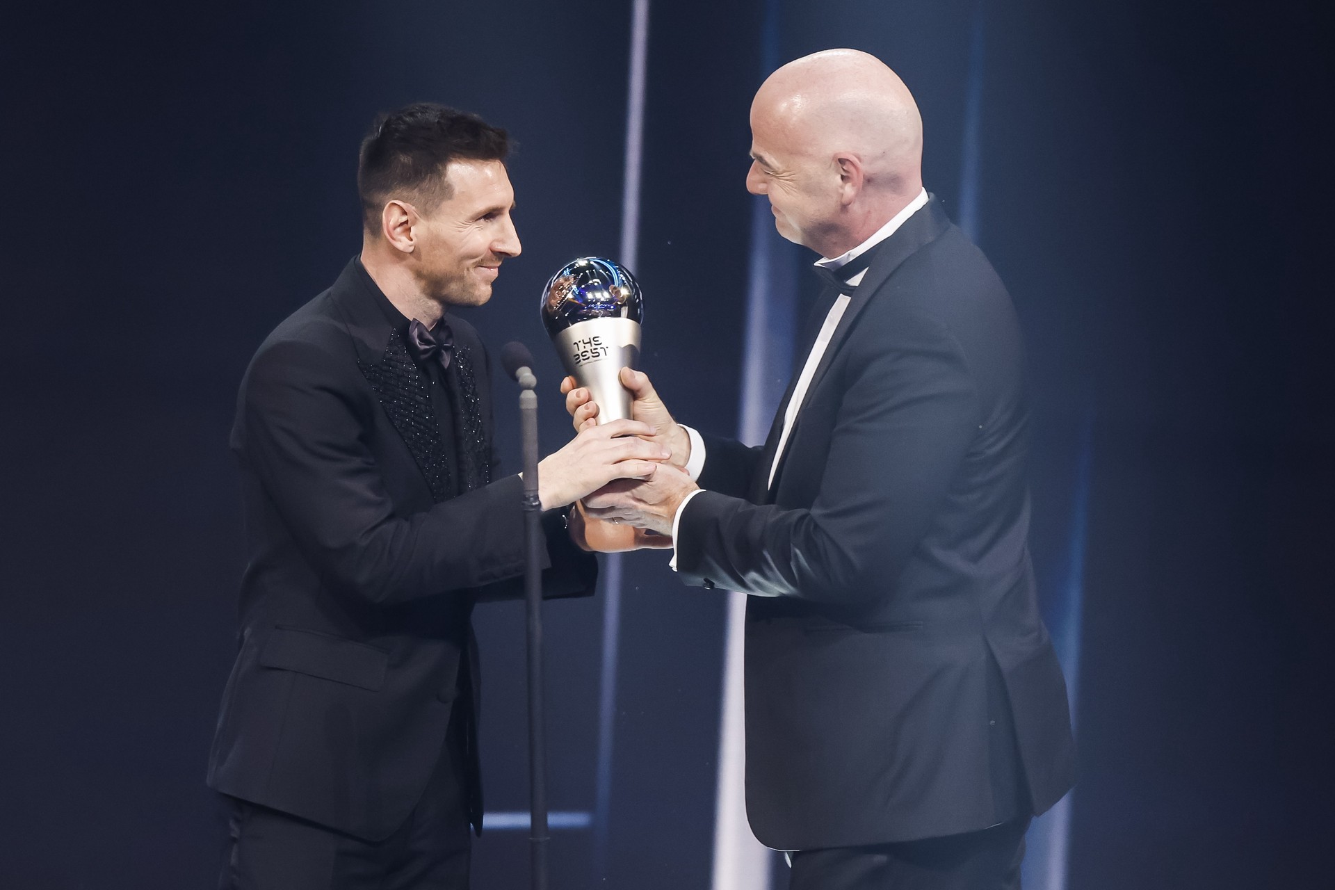 Зарыли Холанда: почему Месси не заслужил награду ФИФА