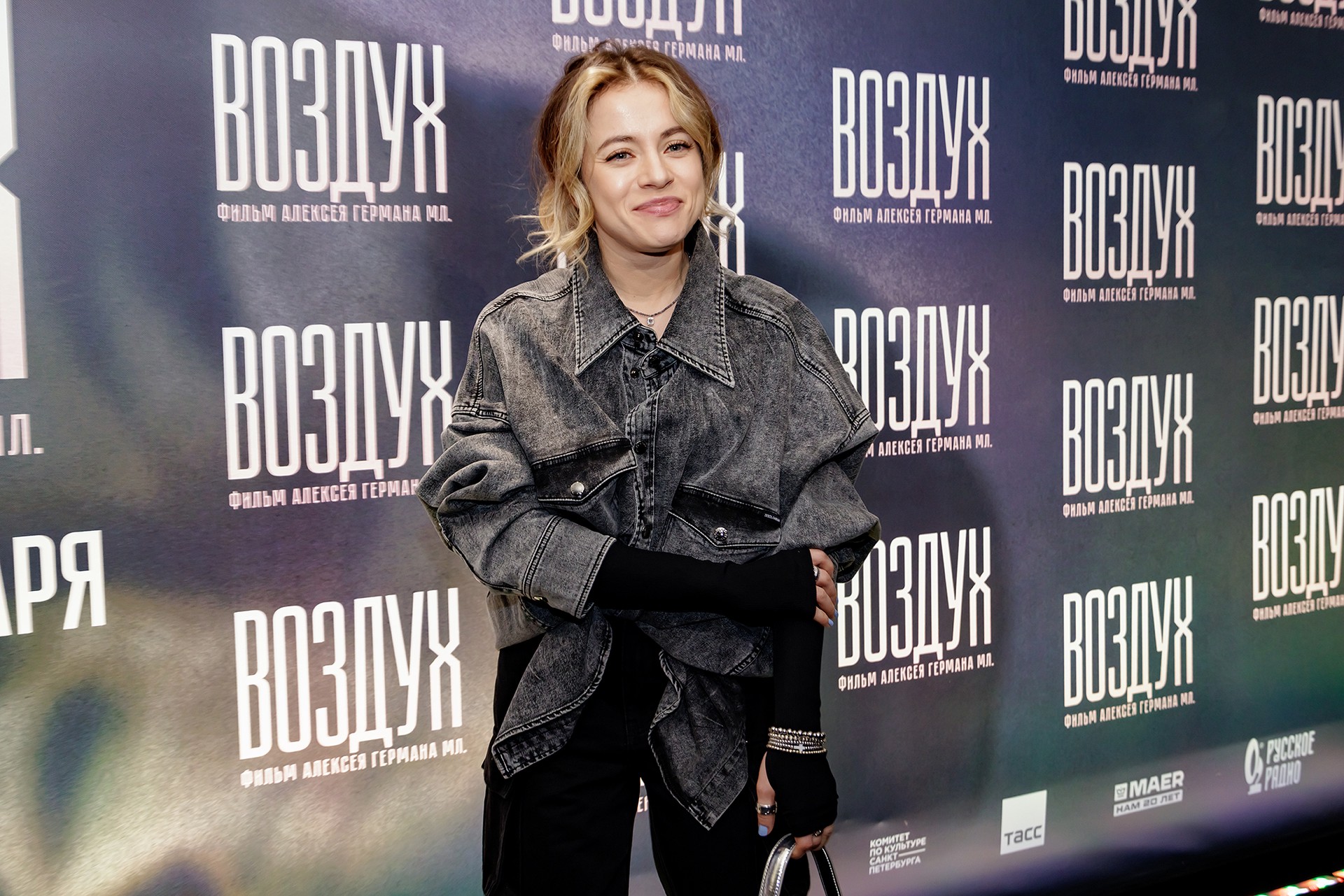 Возлюбленная Родригеза призналась, что придает значение штампу в паспорте