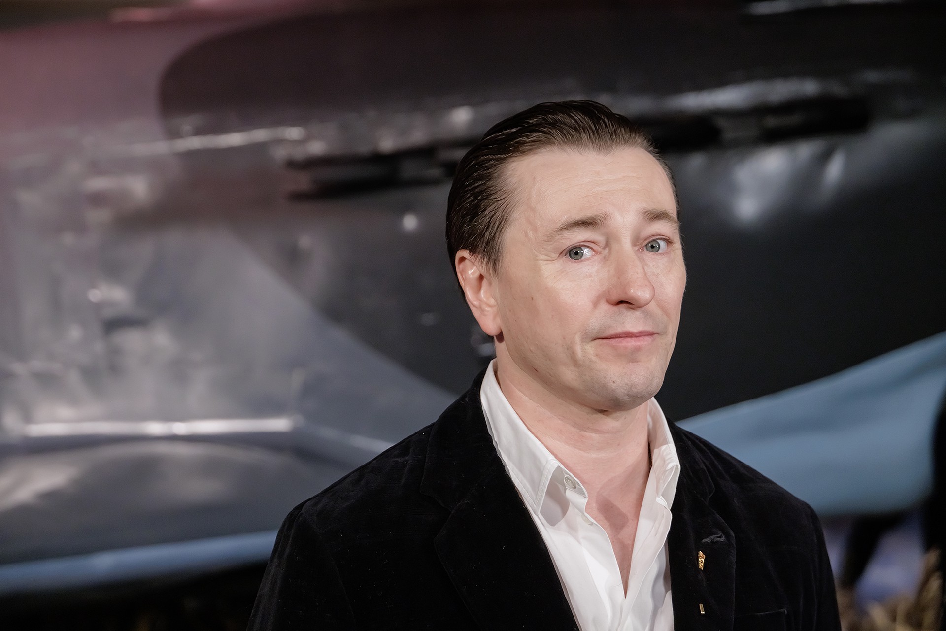 Безруков подал в суд из-за продажи масок со своим лицом