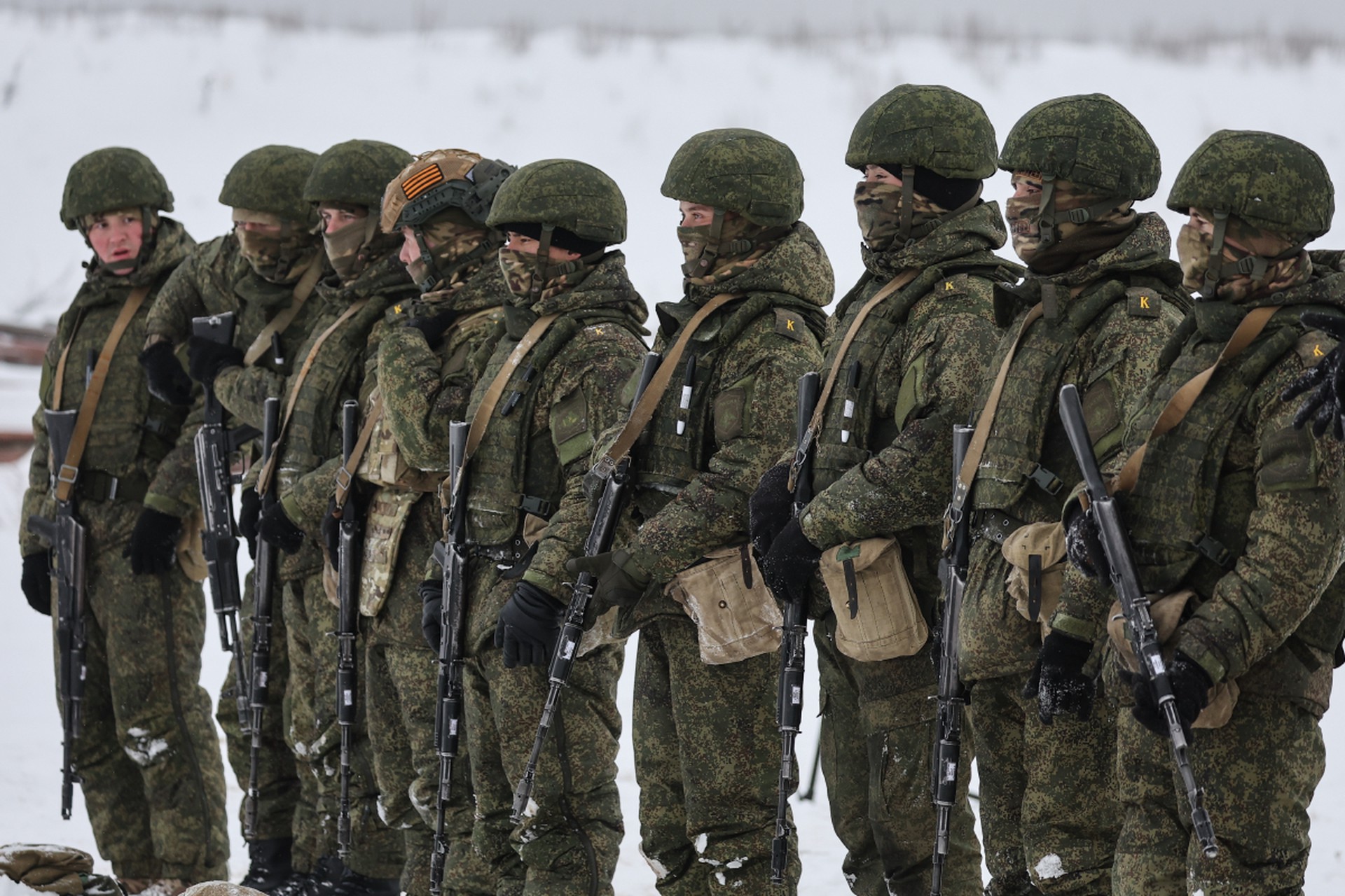 Медведев заявил, что с 1 января на военную службу приняли более 53 тыс. человек