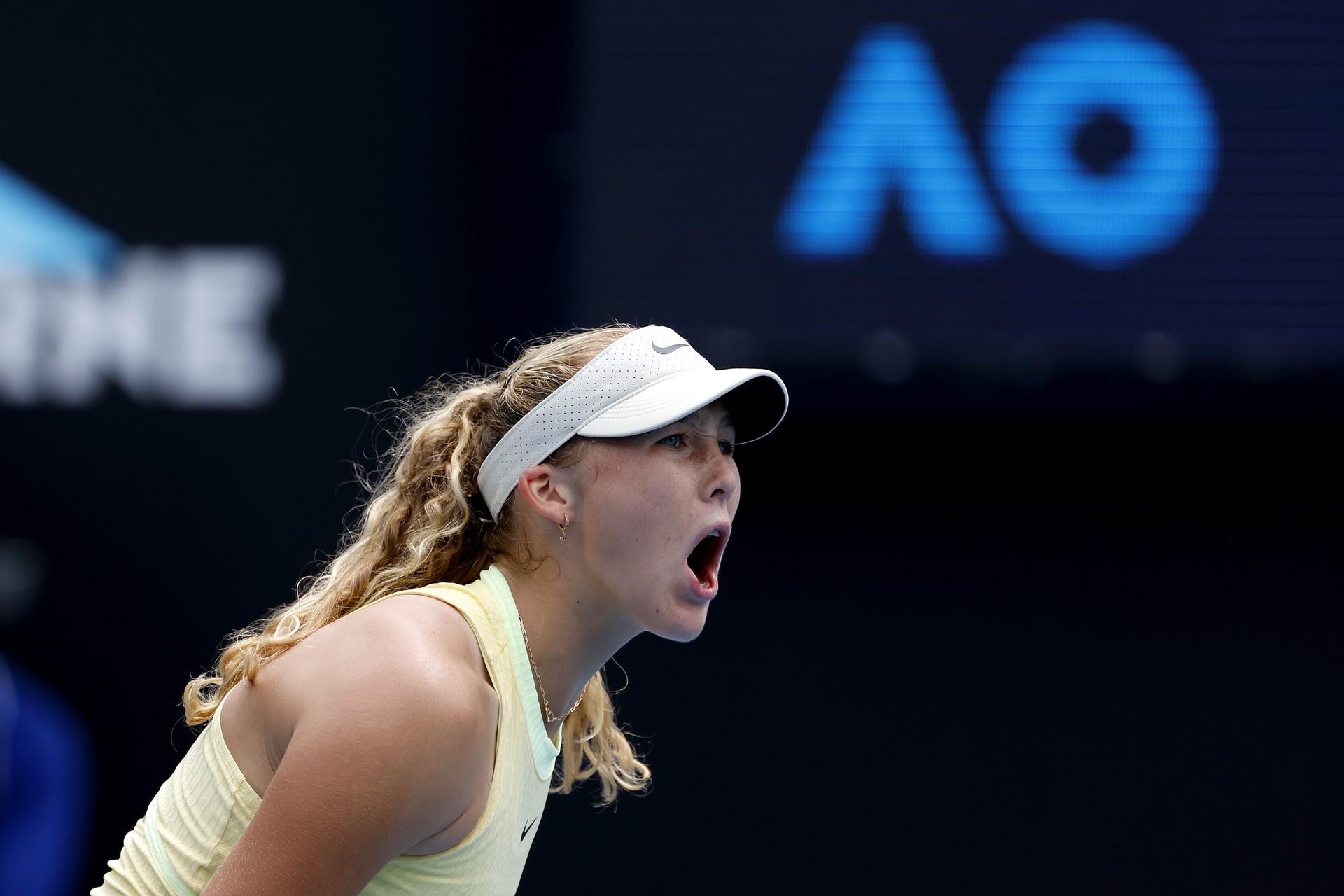 Мирра Андреева отыгралась со счёта 1:5 в решающем сете и вышла в 1/8 финала Australian Open