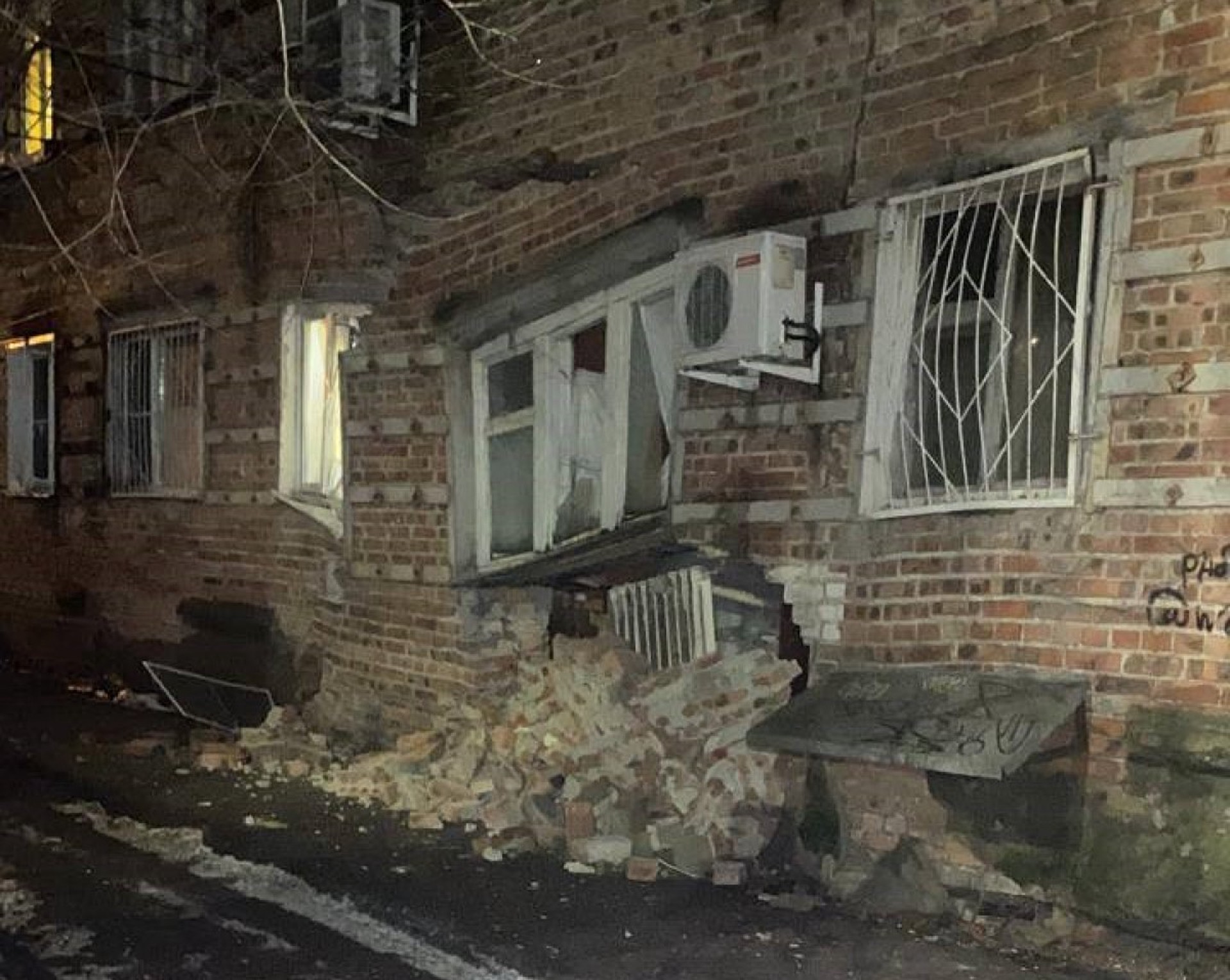 Логвиненко: Обрушившийся дом в Ростове-на-Дону признали аварийным в 2020 году