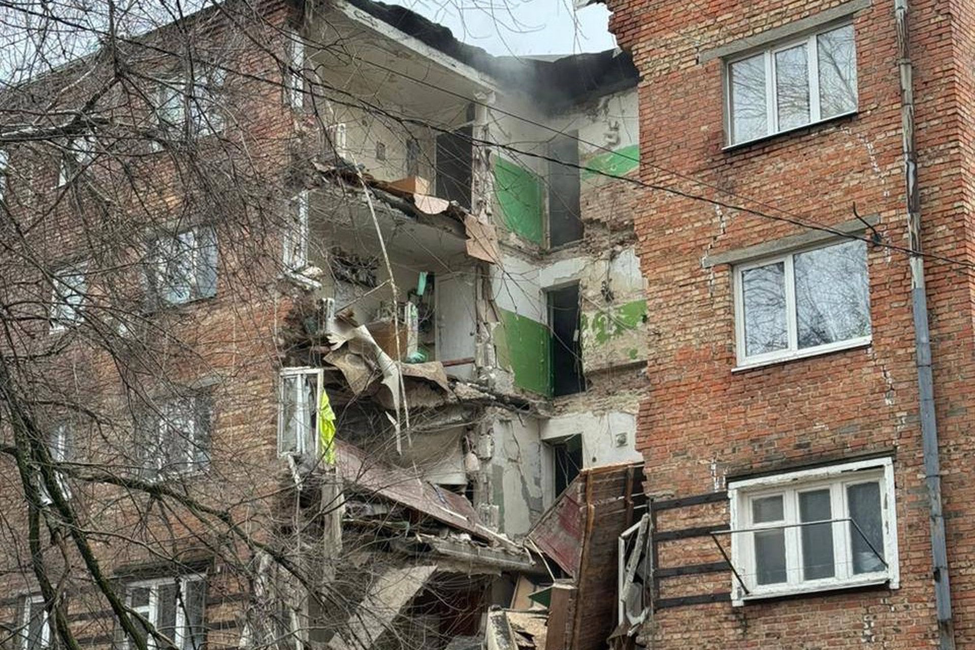 Губернатор Голубев: В доме в Ростове-на-Дону, где накануне обвалилась стена, обрушился подъезд