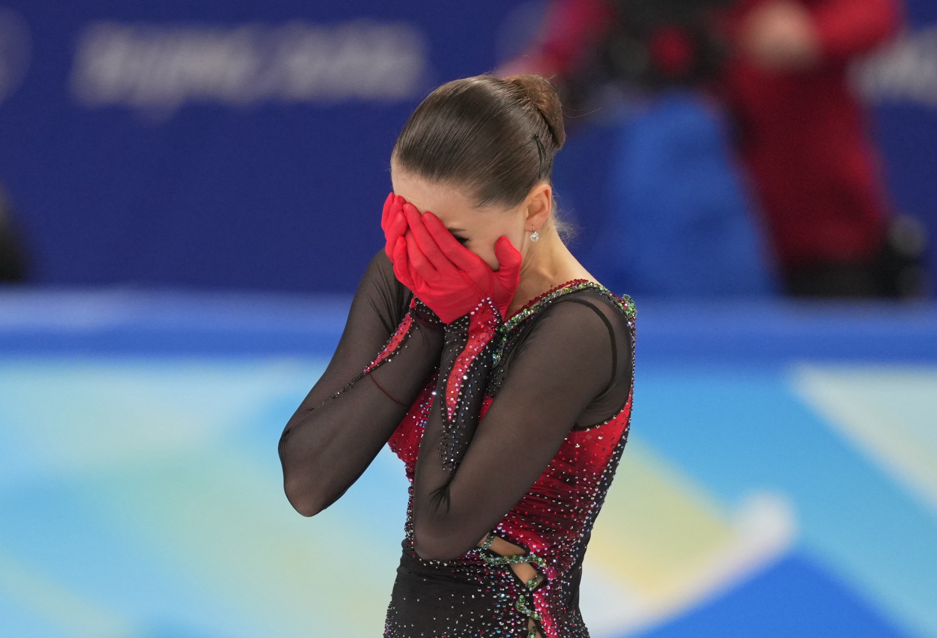 Валиева дисквалифицирована на четыре года и лишена золота Олимпиады в командном турнире