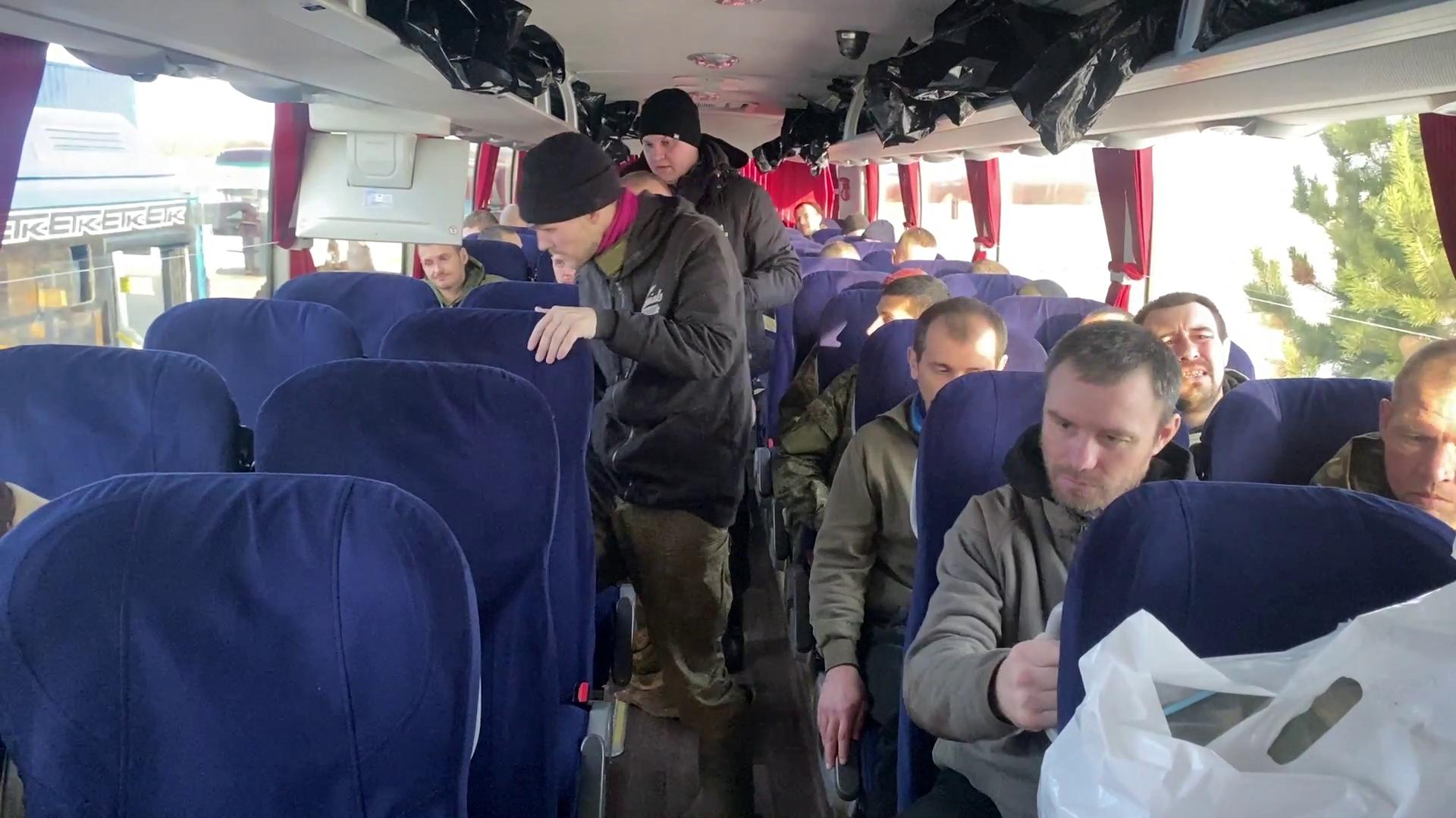 Из украинского плена вернулись сто российских военных
