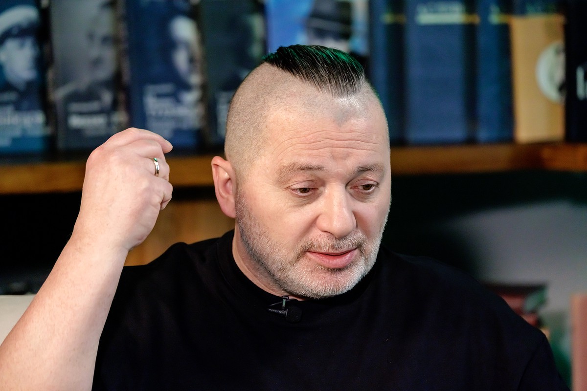 «Не вылезают из окопов»: основатель «Агаты Кристи» рассказал о большом количестве неизвестных артистов в зоне СВО