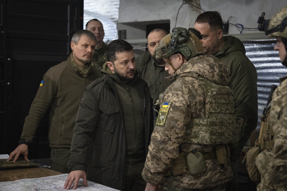 Зеленский заявил, что ожидает от Сырского нового подхода к мобилизации 