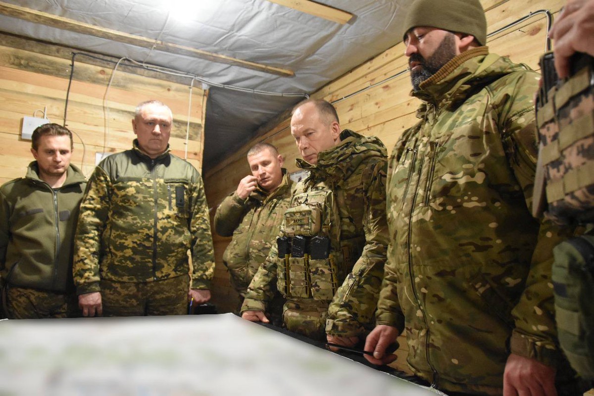 Соседка родителей Сырского заявила, что его бы расстреляли в случае отказа от должности
