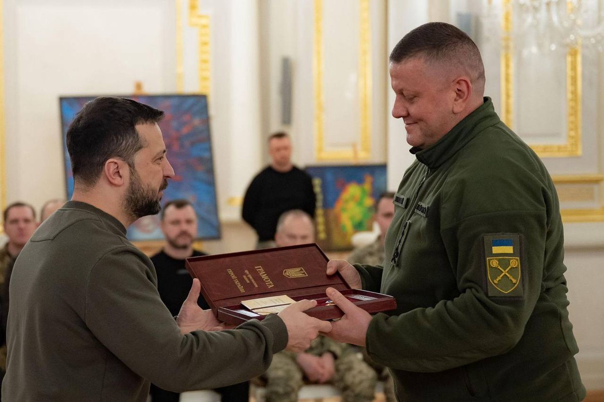 «С глаз долой»: в Госдуме предположили, почему Зеленский отправил Залужного в Британию 