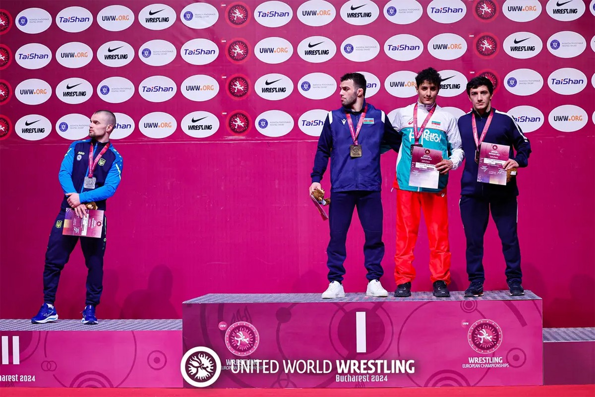 Украинец отказался от фото с российским спортсменом на чемпионате Европы по борьбе