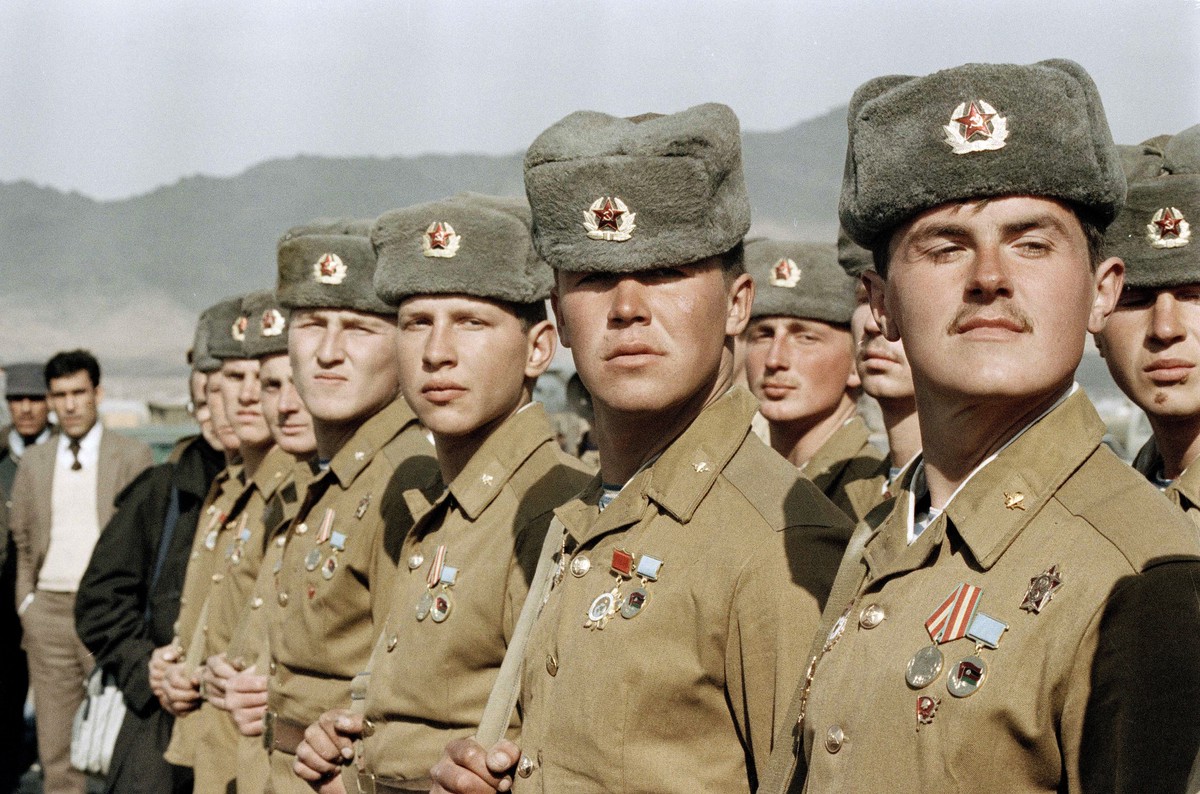 Горы и предубеждение: за что СССР воевал в Афганистане