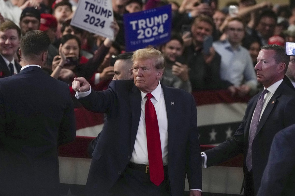 CNN: Трамп в случае победы на выборах свяжется с Путиным и Зеленским
