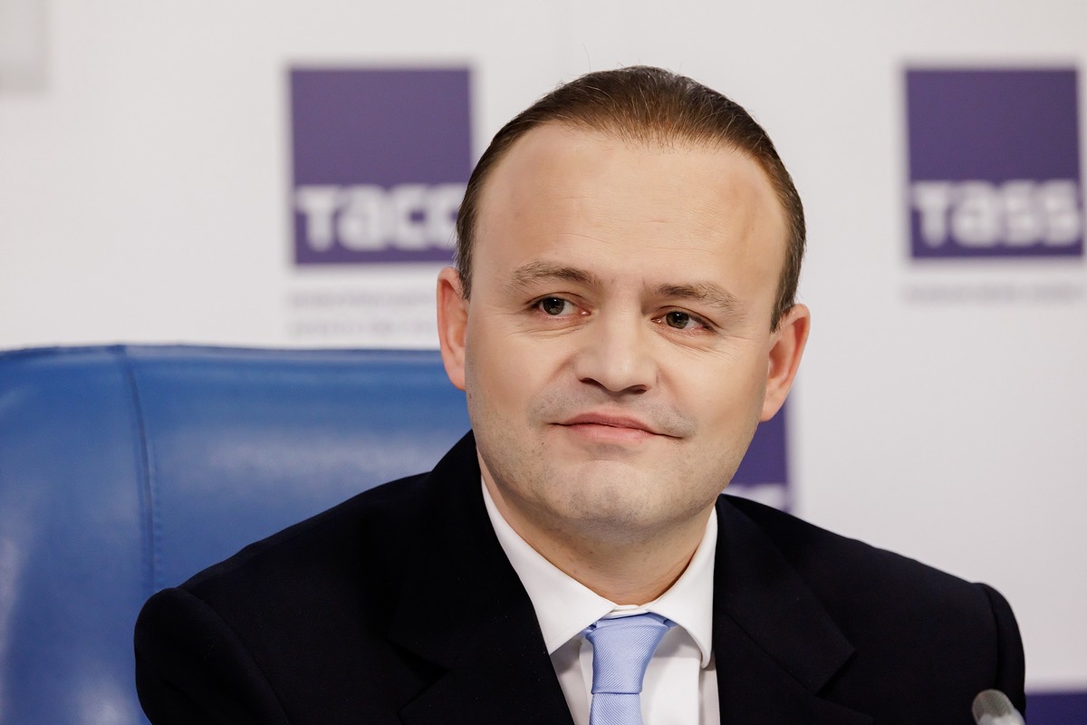 Даванков напомнил Делимханову о светском образовании в России после спора о хиджабах