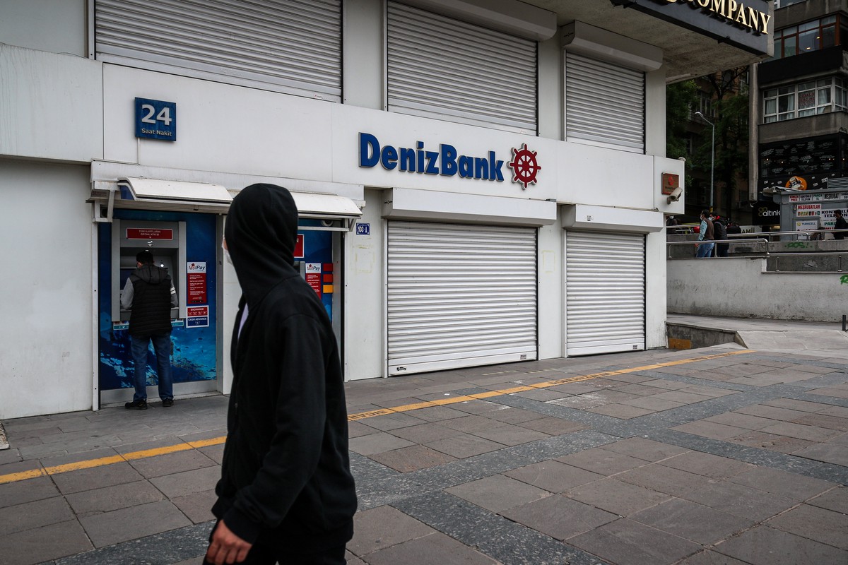 Турецкий Denizbank не получал уведомления о запрете открывать счета гражданам России