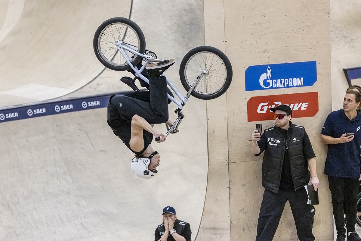 Турнир по фиджитал-BMX стартовал на «Играх будущего»