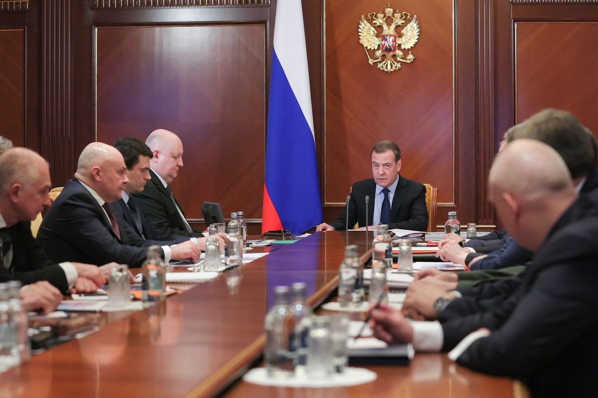 Медведев прочитал телеграмму Сталина о самолётах для армии на заседании по ВПК 