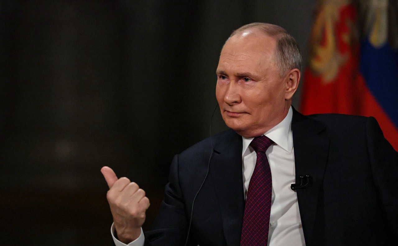 На Западе восхитились красноречием Путина в интервью Такеру Карлсону 