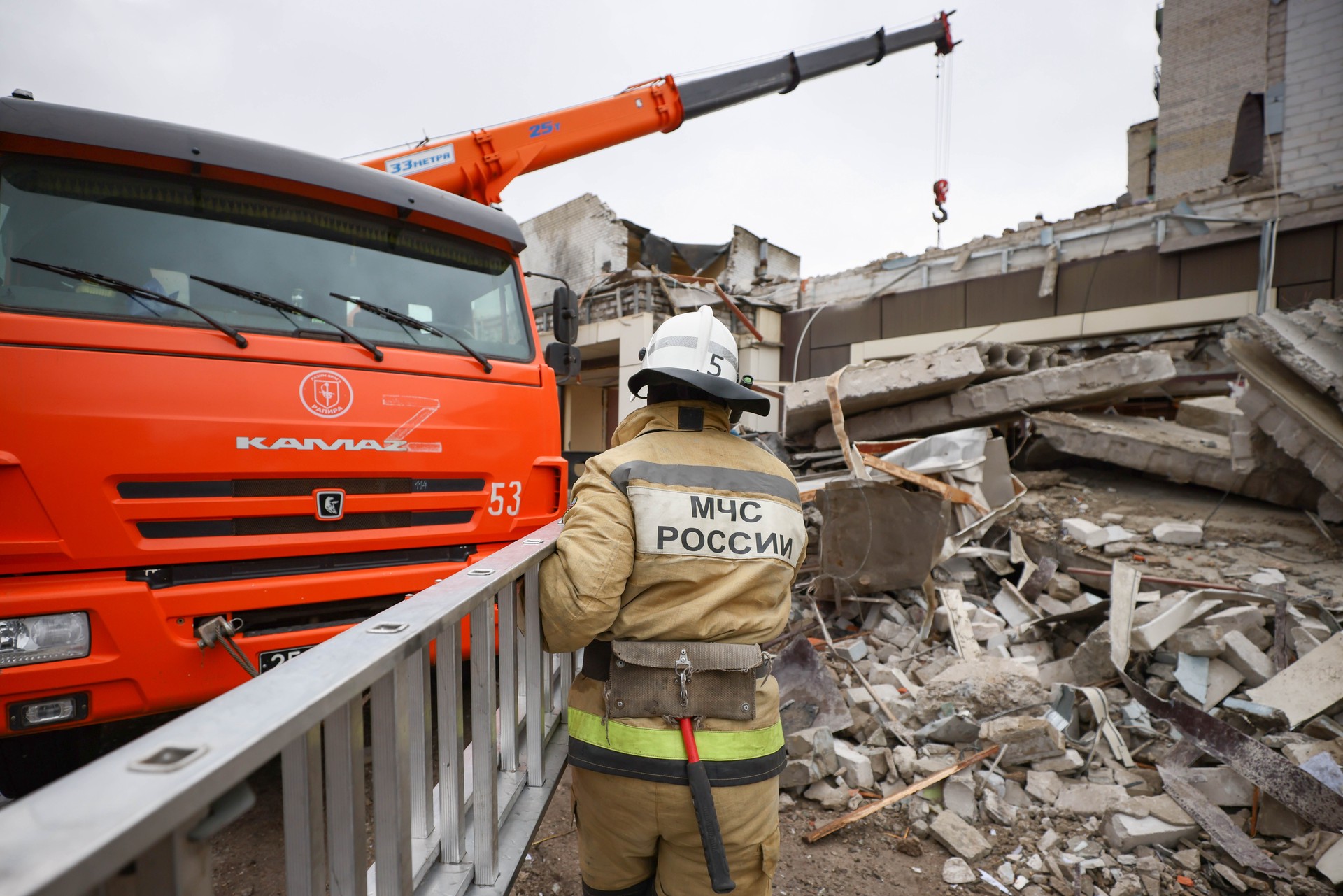 В МЧС сообщили о завершении поисково-спасательных работ в Лисичанске