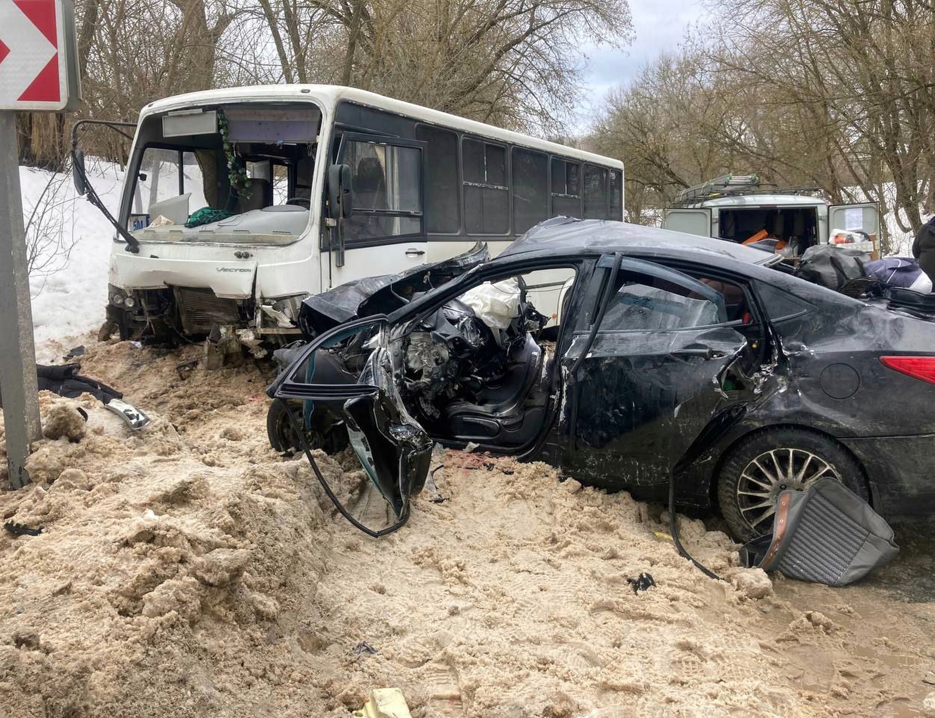 В Брянской области в ДТП с автобусом погибли два человека