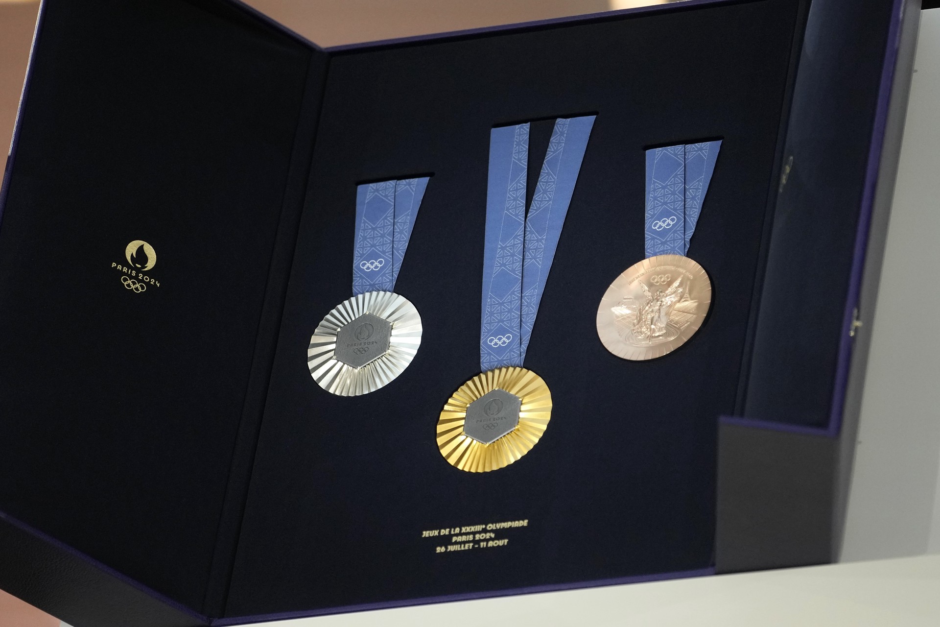 В Париже представили медали Олимпийских игр – 2024