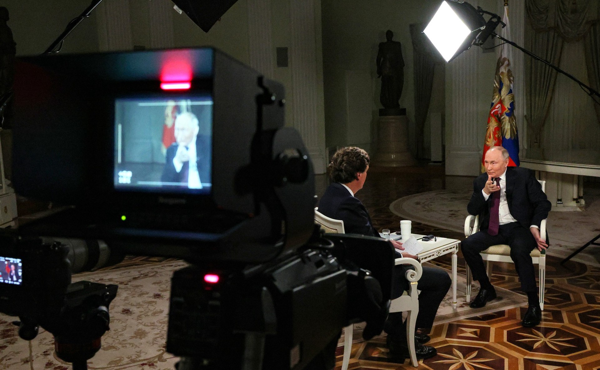 Путин объяснил популярность своего интервью американцу Карлсону